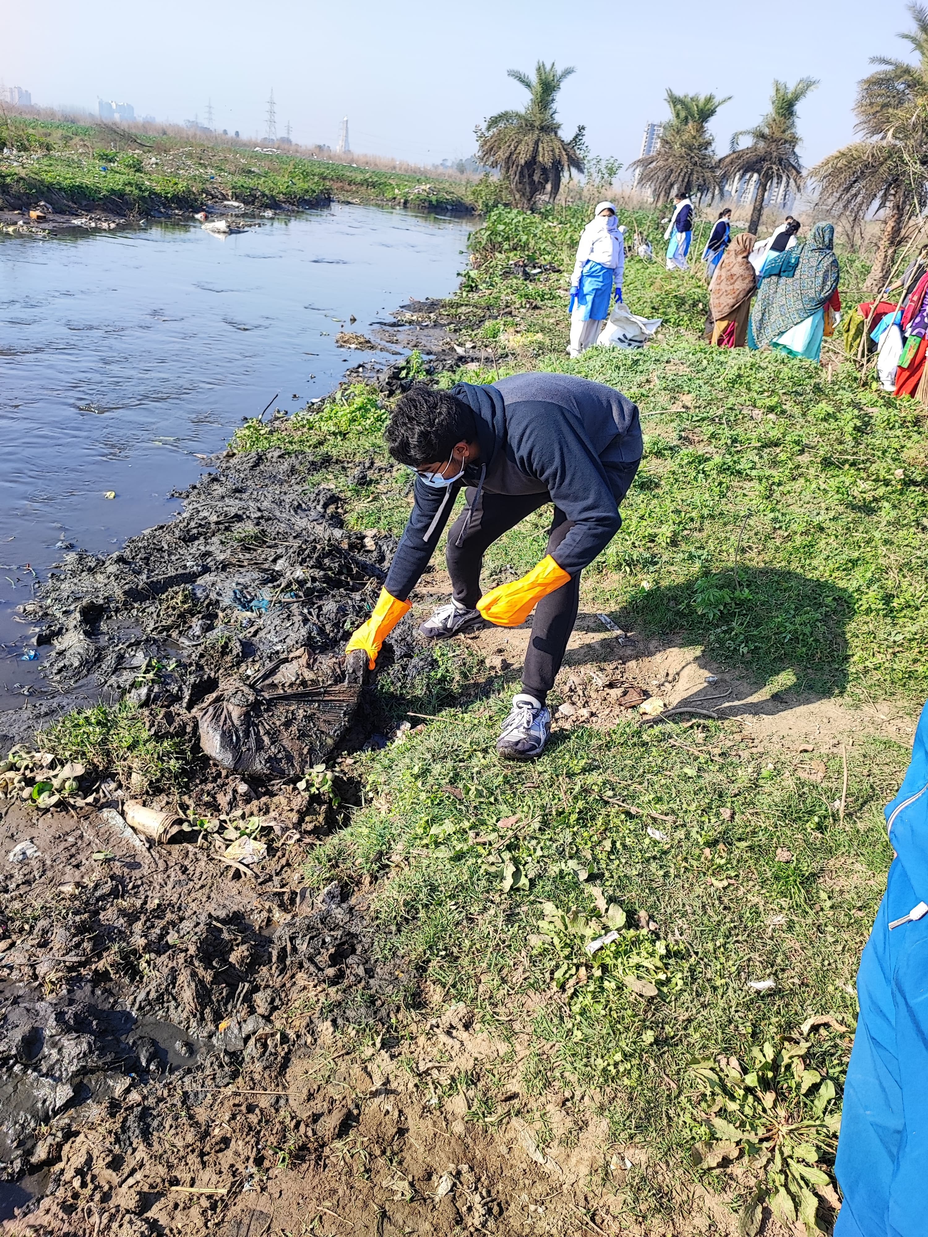 Cleaning_the_river